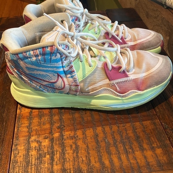 Nike Kyrie 8 Infinity 1 World 1 People - Picture 4 of 14